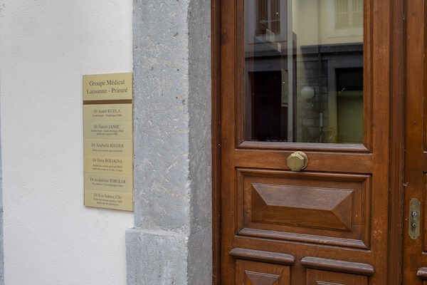 Entrée du cabinet médical à Genève